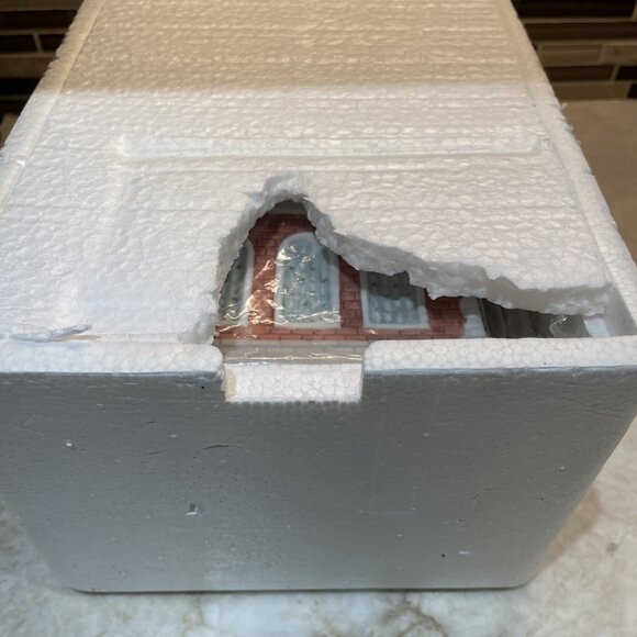 Dickens Keepsake Liberty Church 1994 Lighted Building Christmas Village NEW - Picture 14 of 14